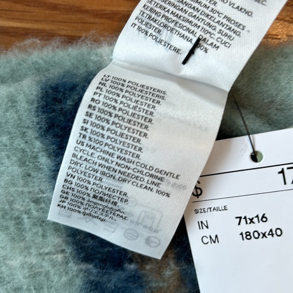 NWT H&M Blue and Tan Plaid Blanket Scarf 71x16 Inches - Picture 10 of 10